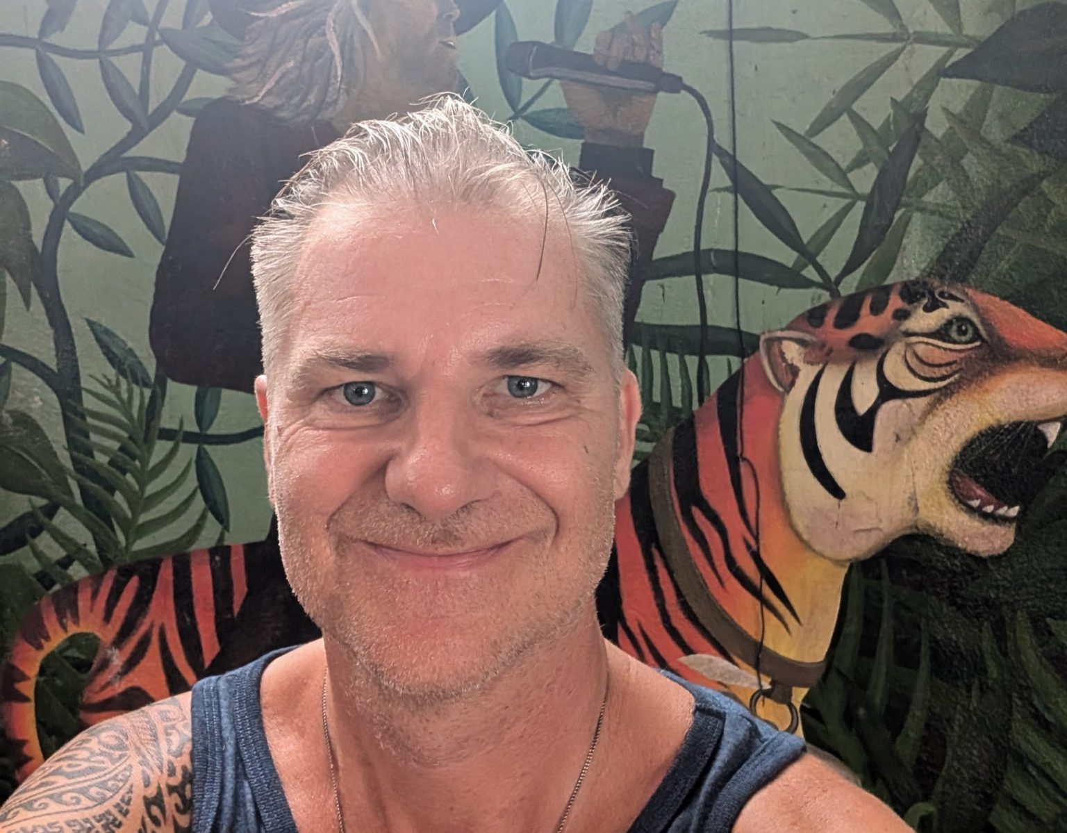 Jarvis Søgård og i baggrunden er der tiger